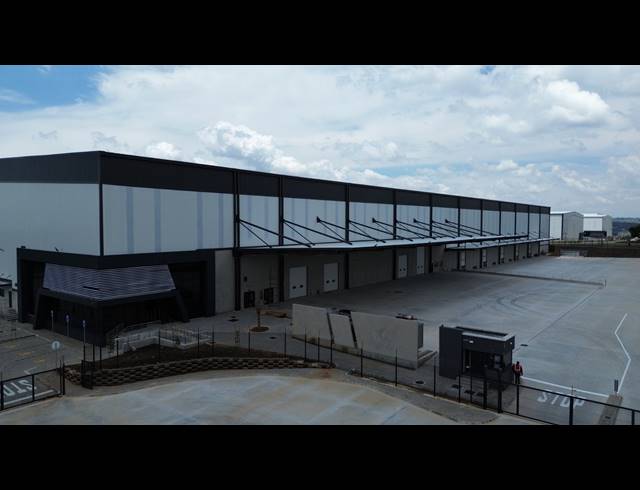 12,675M² WAREHOUSE TO LET IN LINBRO PARK